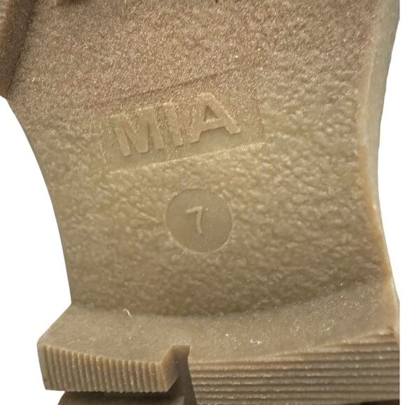 Mia Kara Knit Cuff Lug Sole Chelsea Boot Sand Tan Women’s Size 7 - Picture 10 of 14